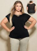Blusa preta com leve transparencia