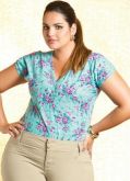 Blusa azul com flores